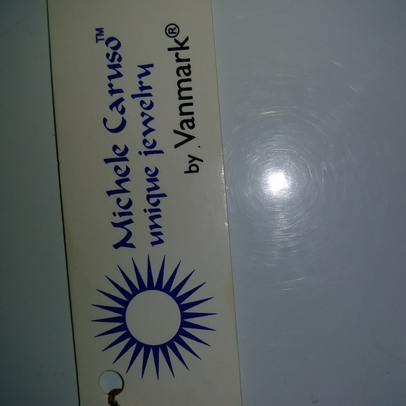 Neclace - Picture 2 of 4